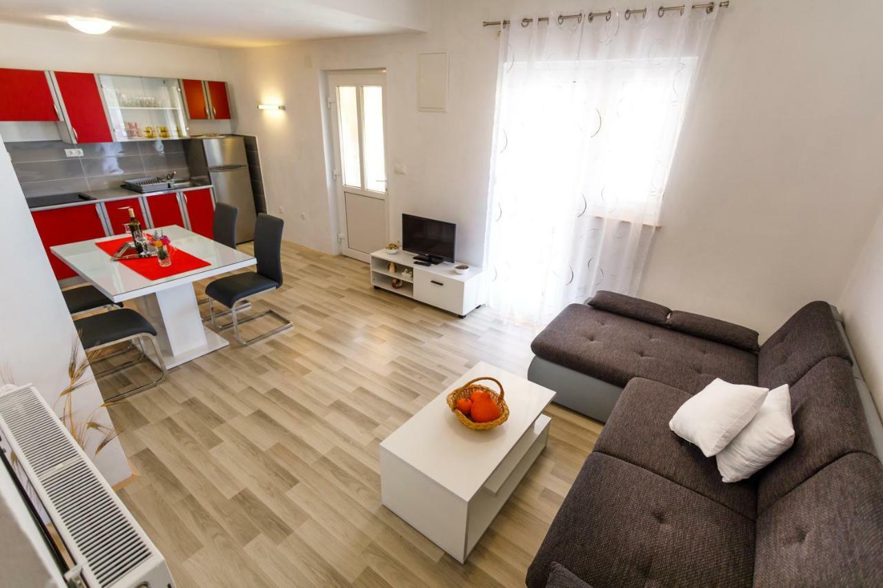 Apartman Dobrila Vrh  エクステリア 写真