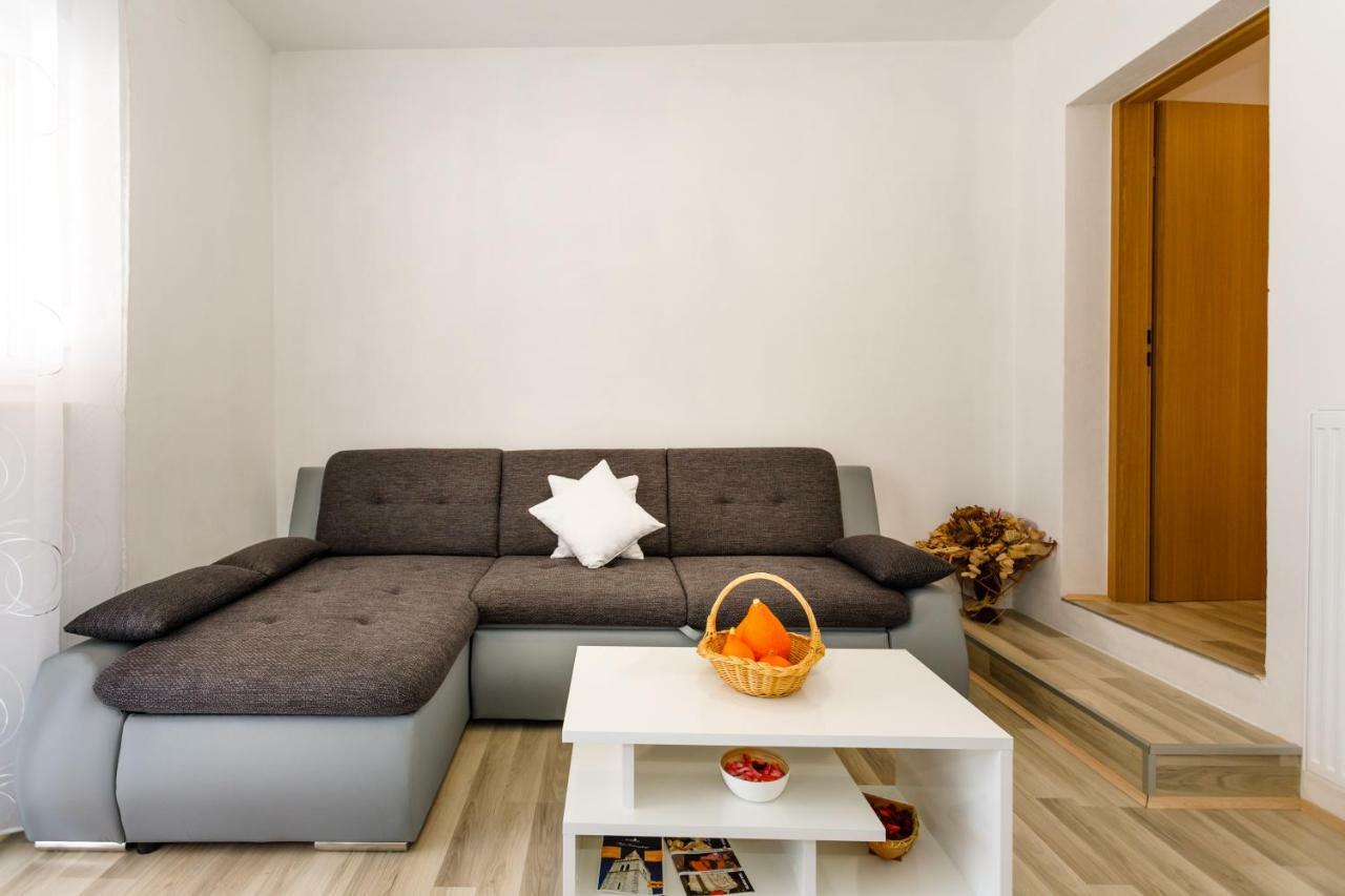 Apartman Dobrila Vrh  エクステリア 写真