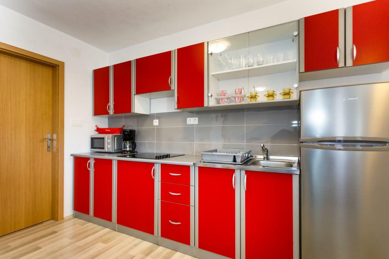 Apartman Dobrila Vrh  エクステリア 写真