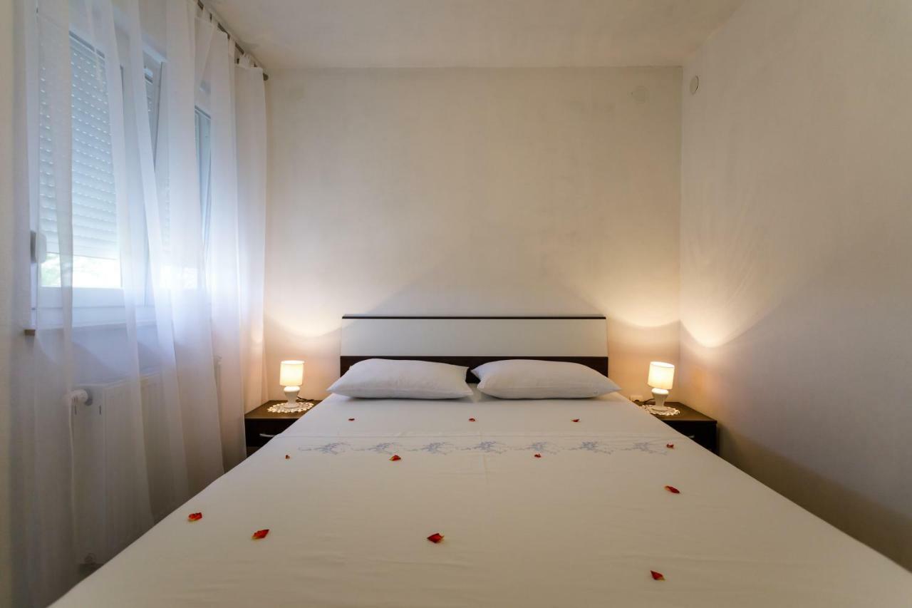 Apartman Dobrila Vrh  エクステリア 写真