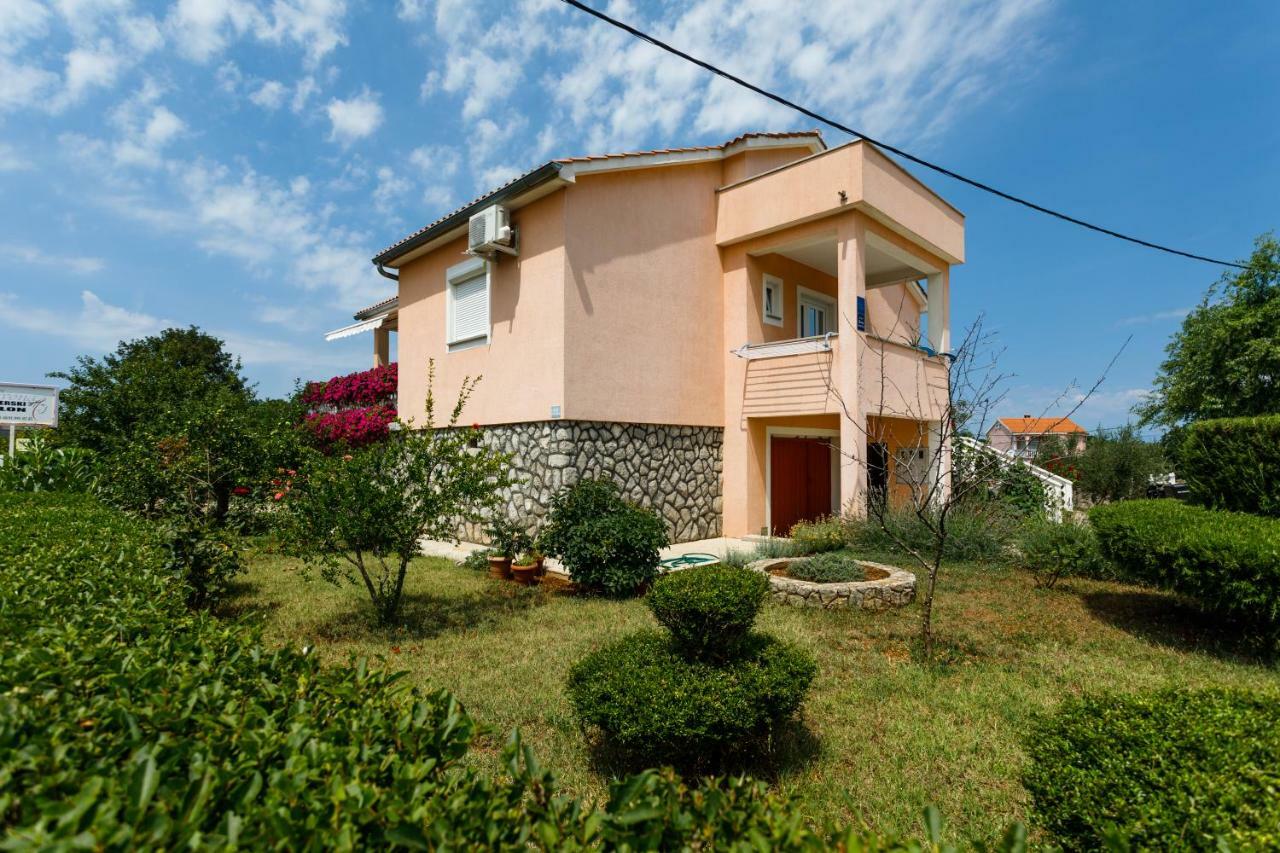 Apartman Dobrila Vrh  エクステリア 写真