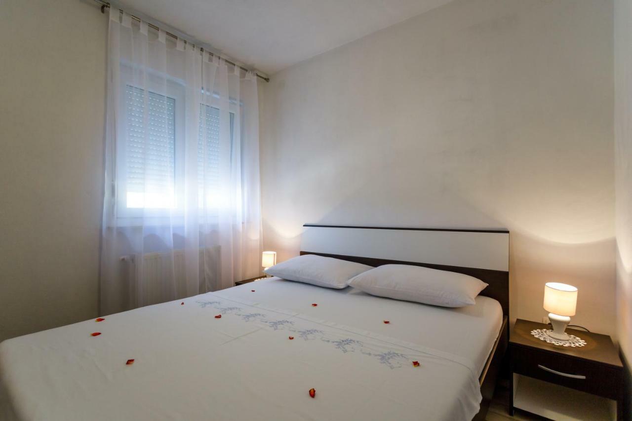 Apartman Dobrila Vrh  エクステリア 写真