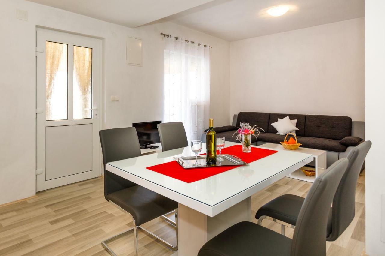 Apartman Dobrila Vrh  エクステリア 写真