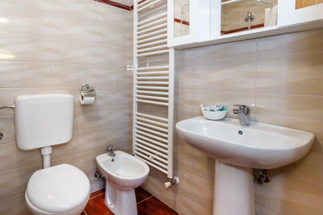 Apartman Dobrila Vrh  エクステリア 写真