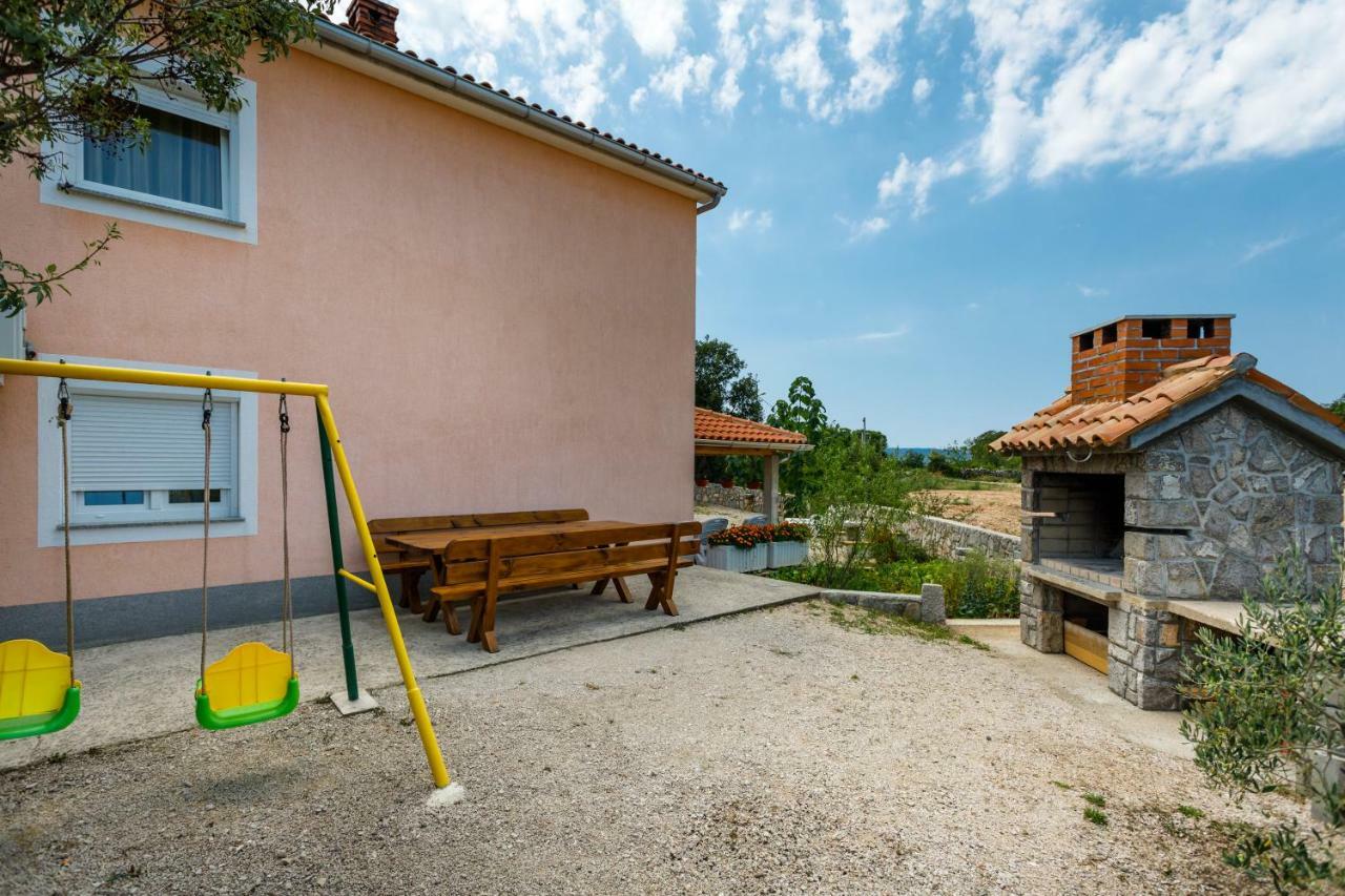 Apartman Dobrila Vrh  エクステリア 写真